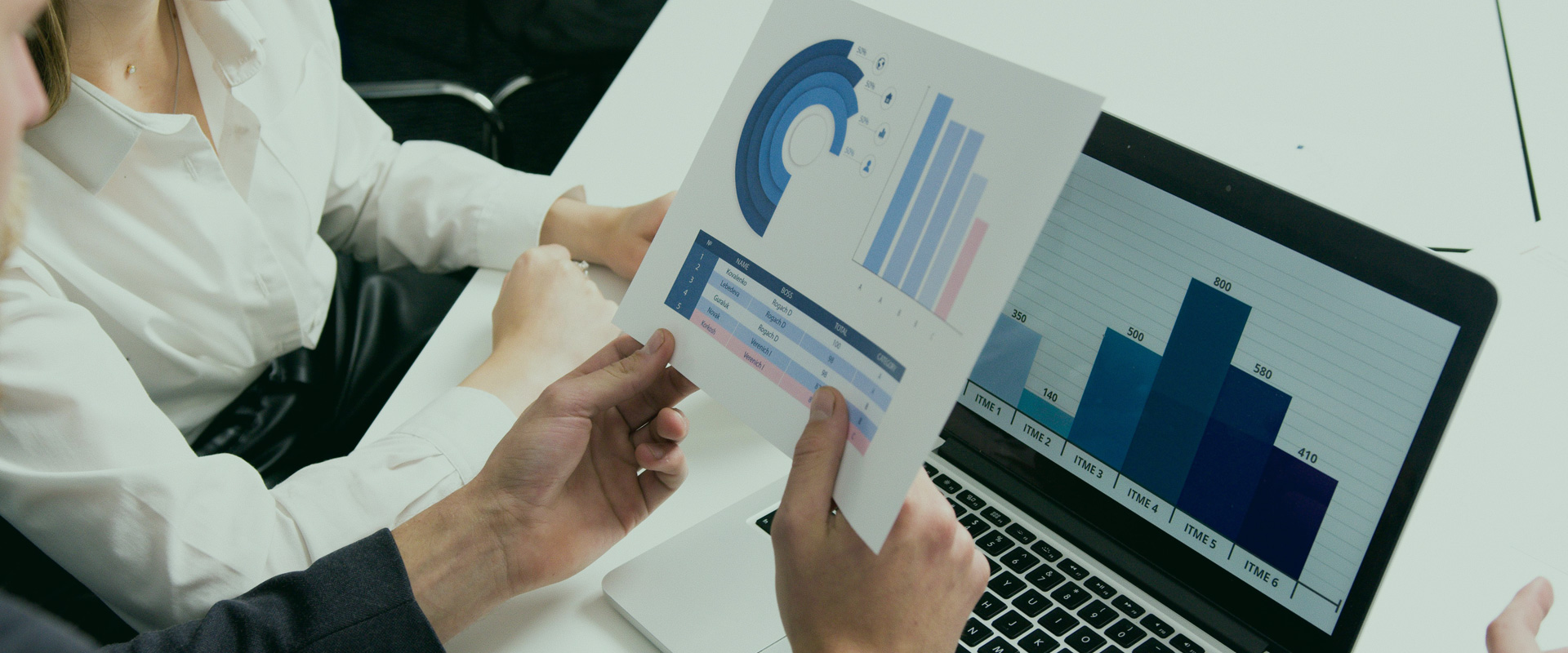 以诚信求发展 以发展铸诚信To seek development with integrity,to build integrity with development