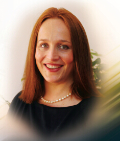 蓝山酒店管理学院校友Julie Henderson 蓝山酒店管理学院校友Julie Henderson