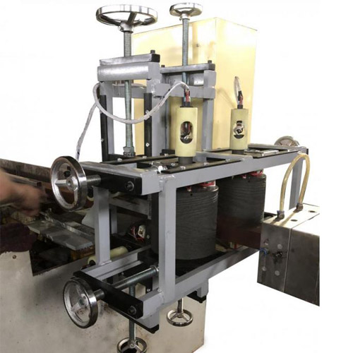 木塑方柱在线压花装置