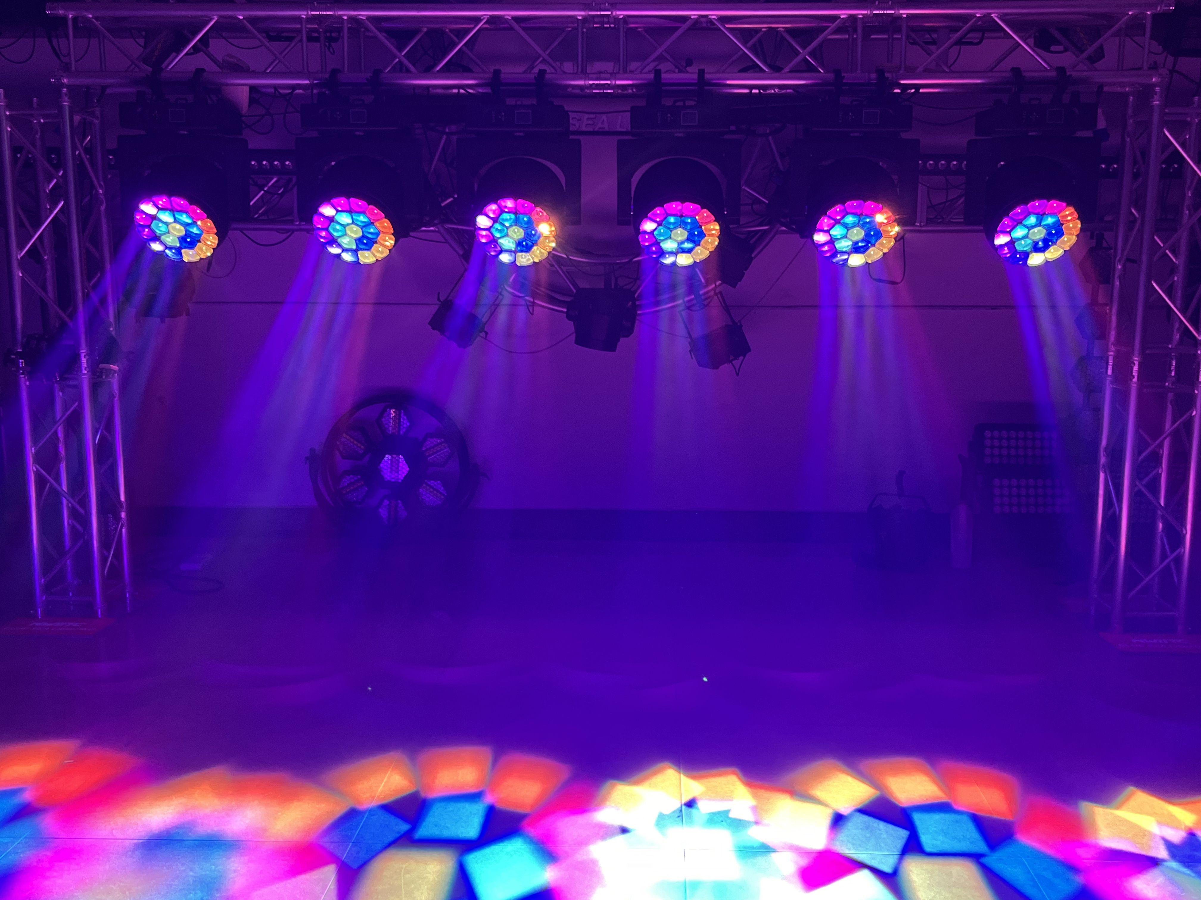 How Do Pixel-Level Zoom Lights Transform the Art of Stage Lighting?