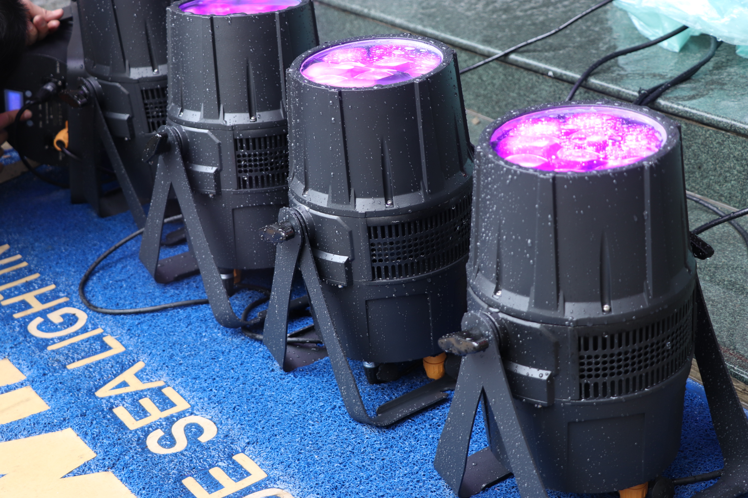 New Arrival Waterproof Stage LED Lighting ZOOM 7pcs 40W Par Can Light for Outdoor Concert Lighting