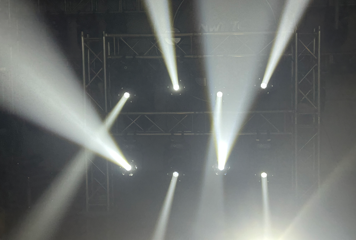 7×40W Bee-Eye RGBW Zoom LED Moving Head Light