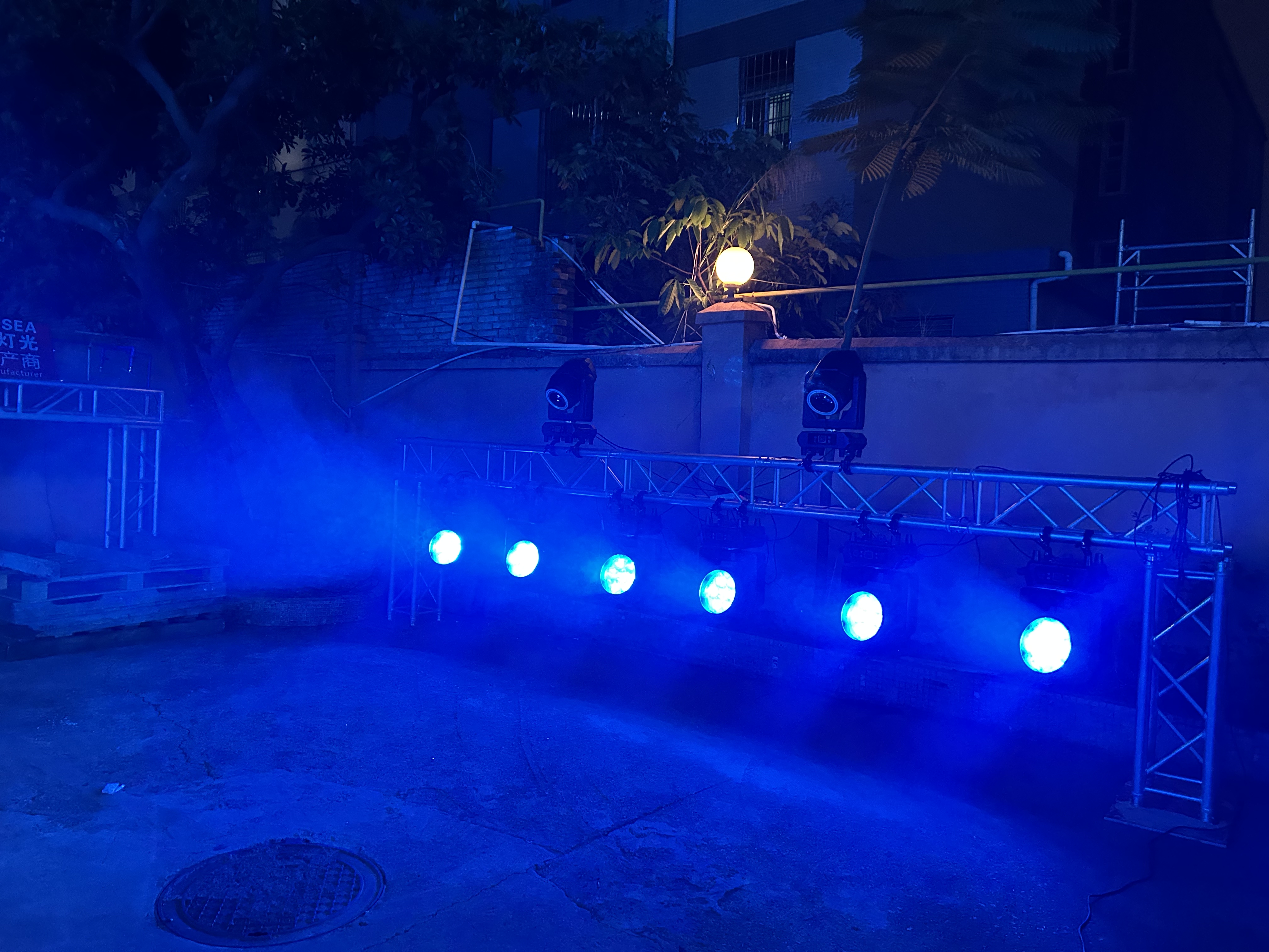 Waterproof LED stage lighting wash effect for outdoor performances