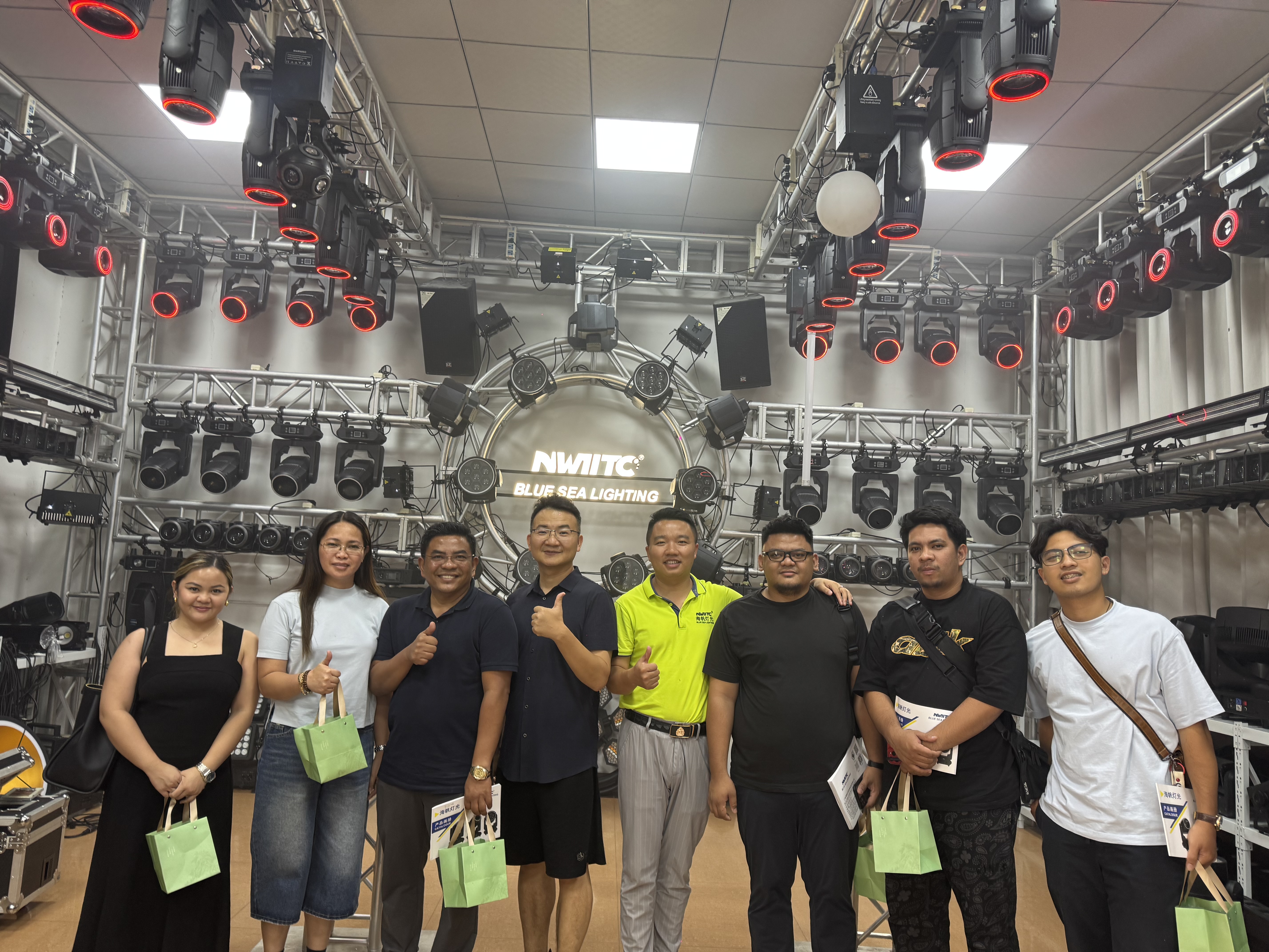 Philippine Clients Visit Blue Sea Lighting Factory and Praise the Waterproof Magnesium-Alloy 7×60W Bee-Eye Moving Head