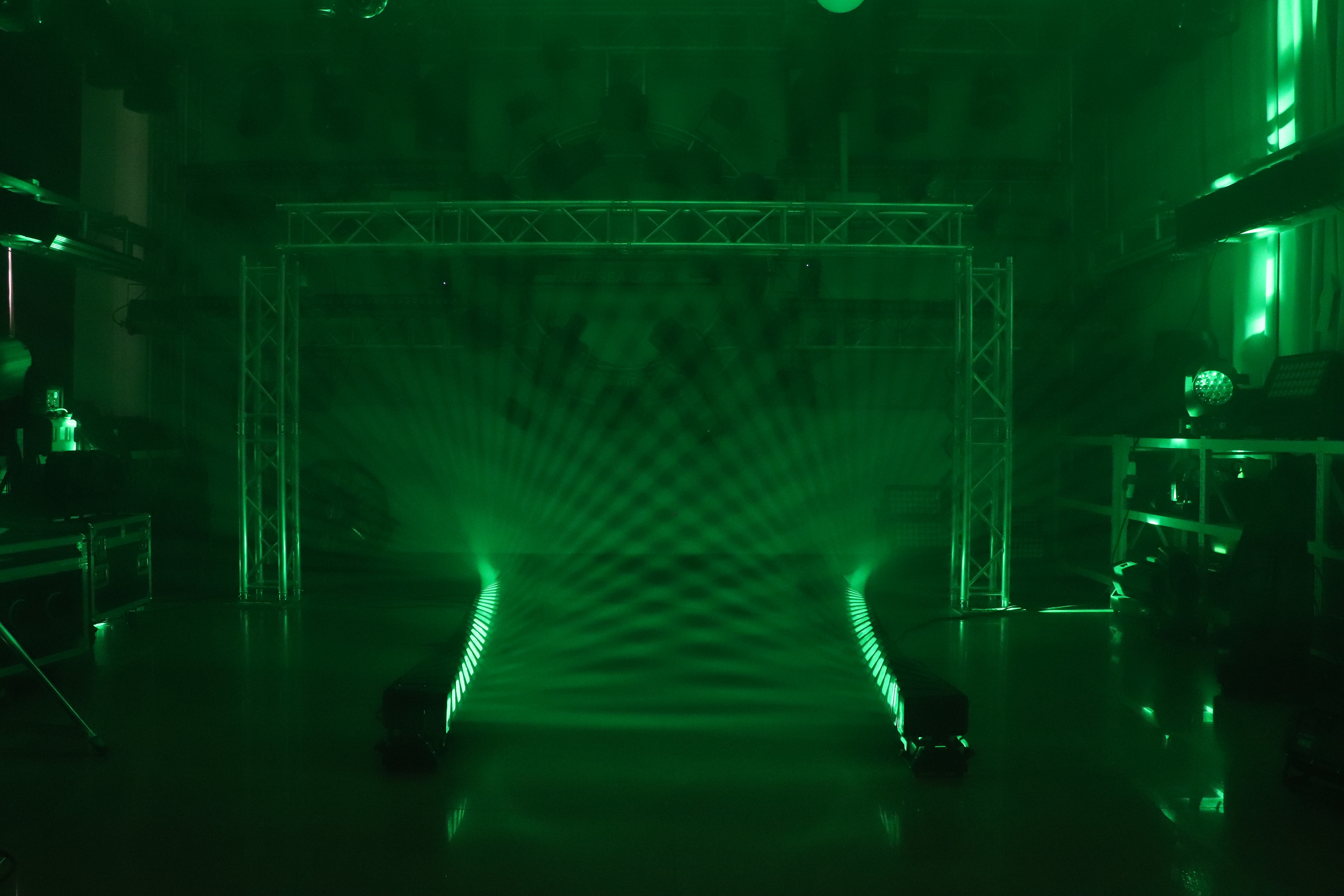 What Is Zoomable Pixel Lighting and What Are Its Advantages on Stage?