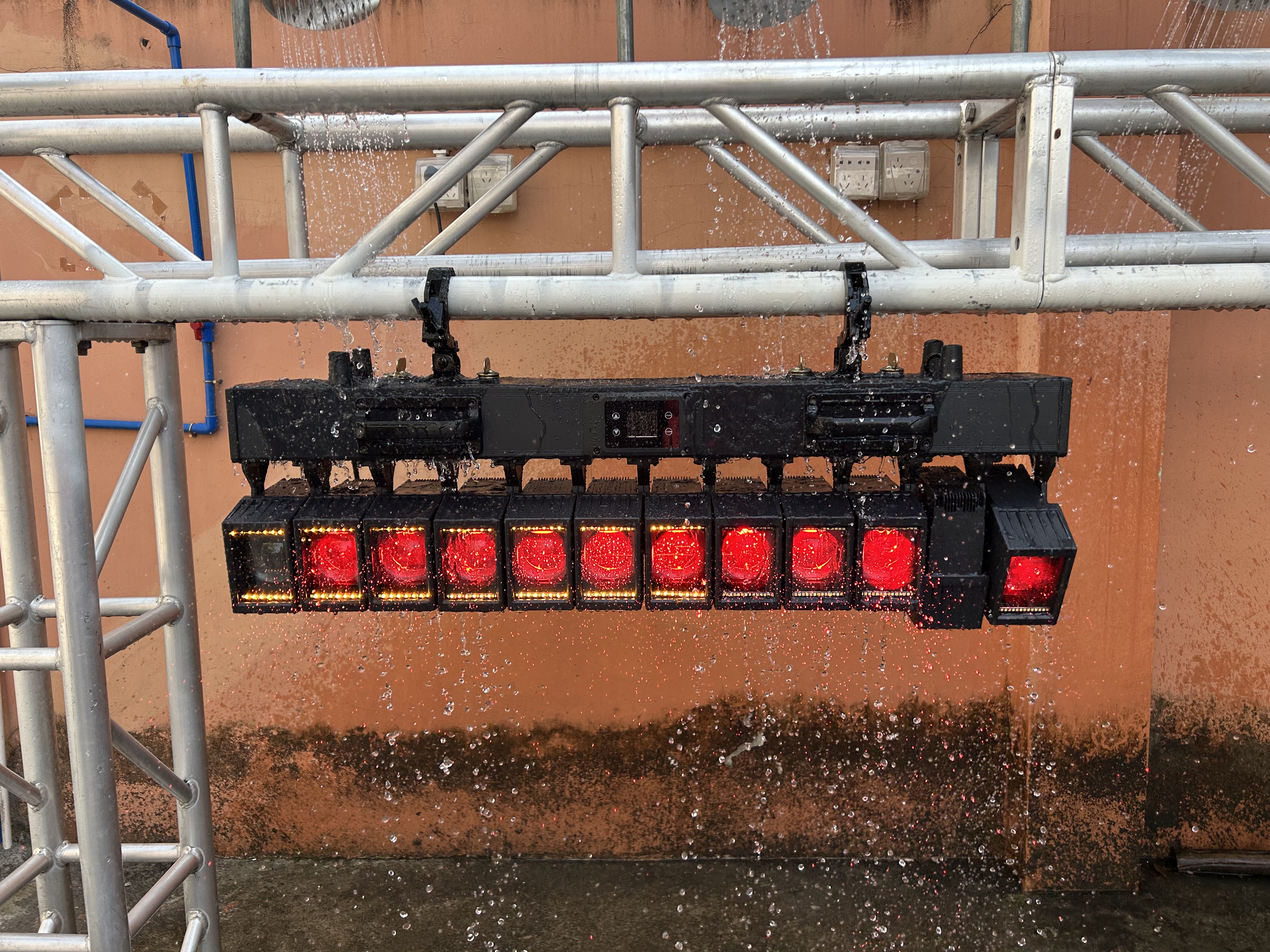 How Can Outdoor Stage Lighting Achieve “Waterproof + Pixel Control + Zoom”?