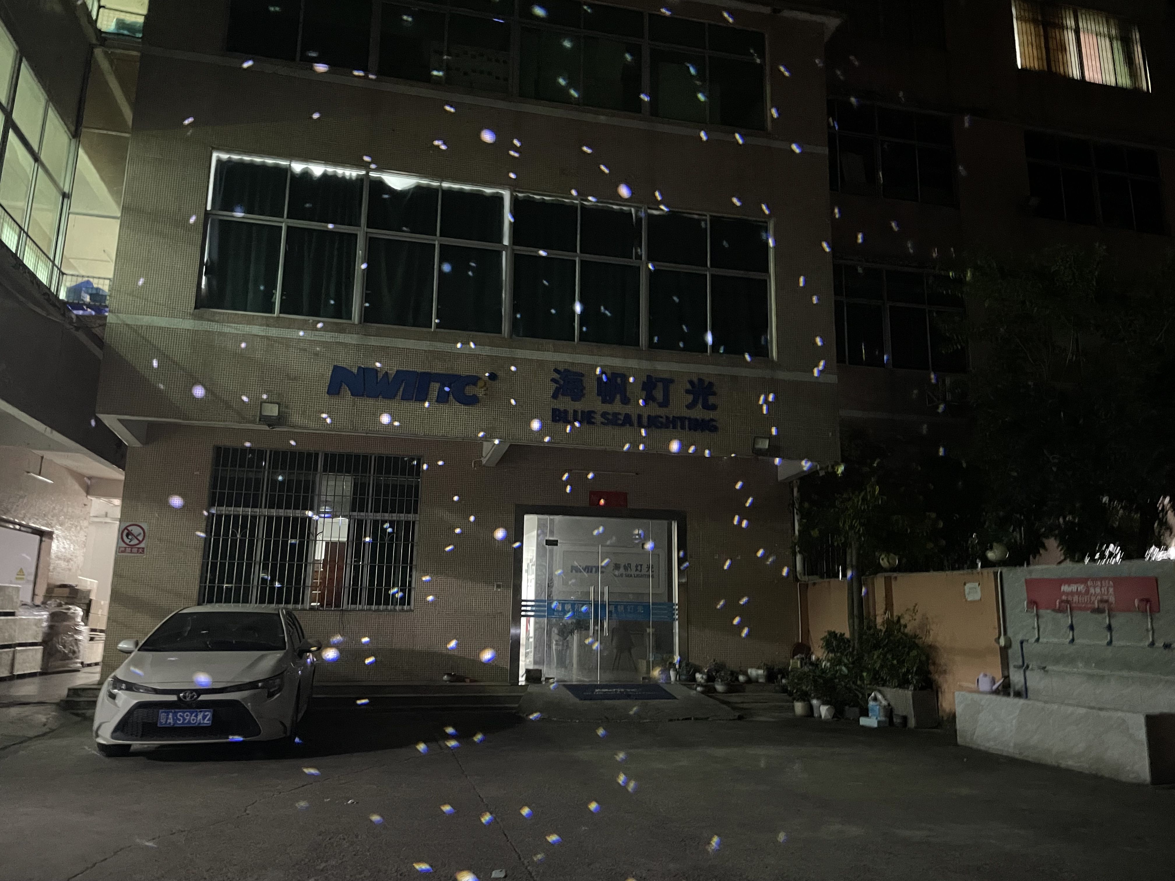 Outdoor Nightscapes’ New Top Trend: The Firefly Dotted Light Effect Is Rising