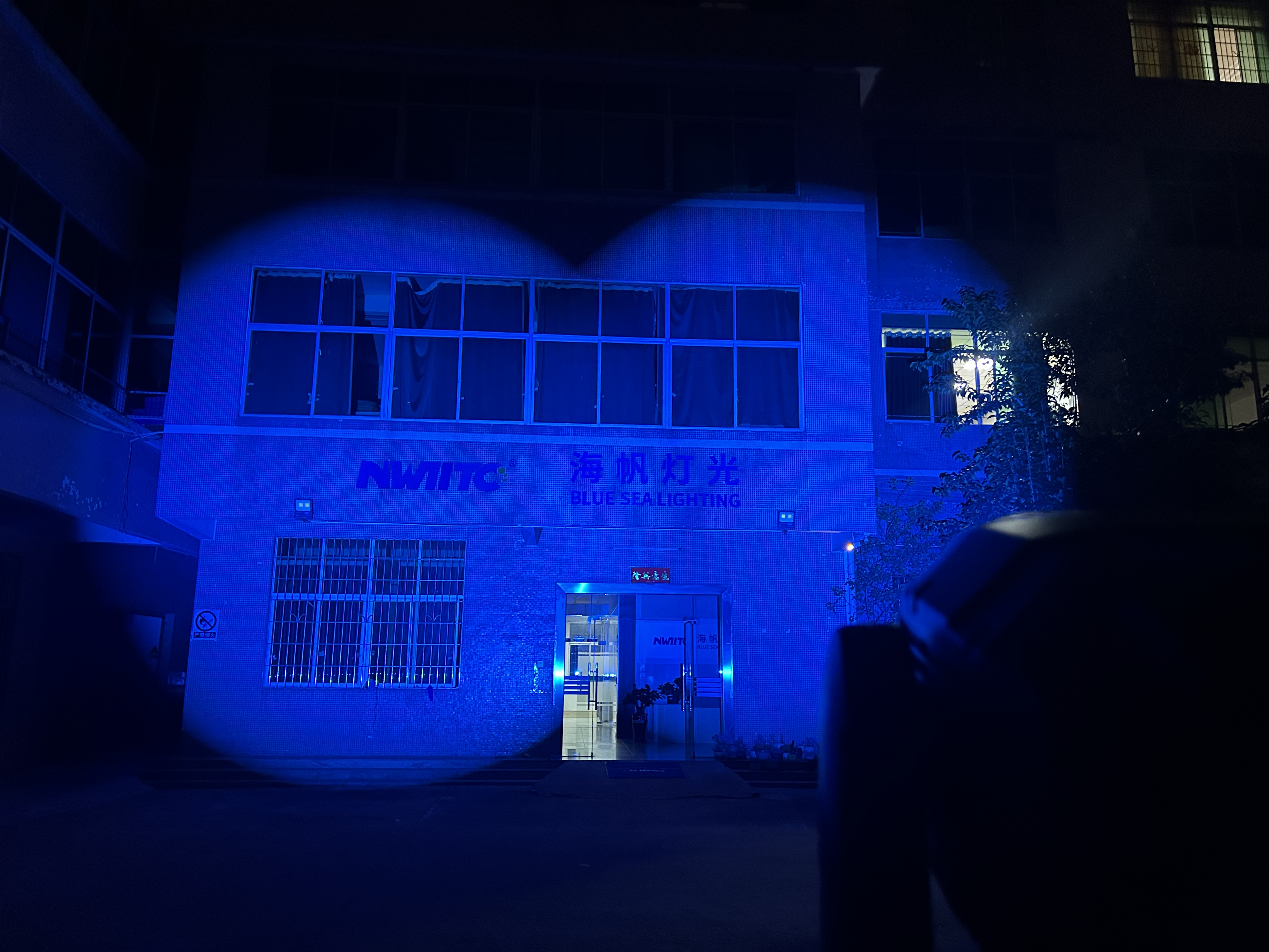 250W Beam Spot Wash 3IN1 Hybrid Moving Head Light for Outdoor Stage Lighting