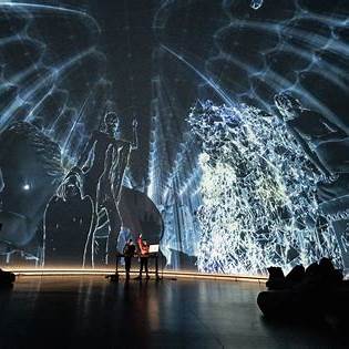 Immersive dome projection with dynamic lighting