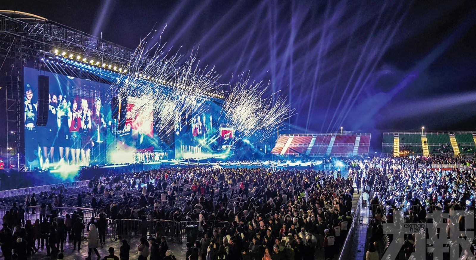 Why Magnesium Alloy Fixtures Like the 7x60W BEE EYE Are Changing Outdoor Stage Lighting