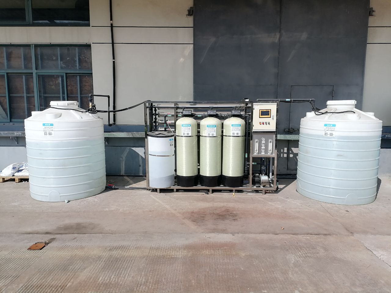 A Jiangsu electronic company 2 tons of pure water per hour