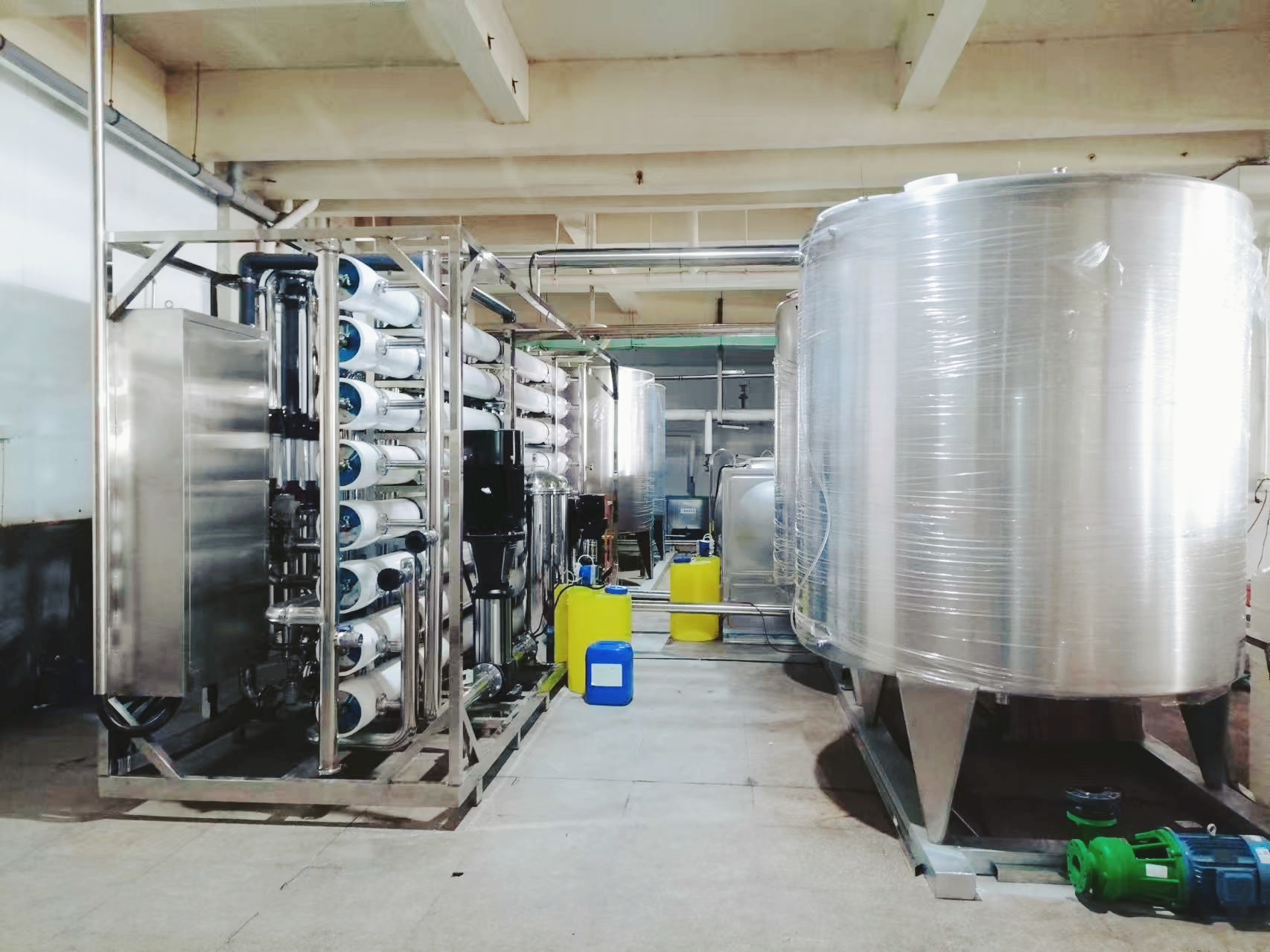 A 40-ton hour pure water equipment in a food factory in Shanghai