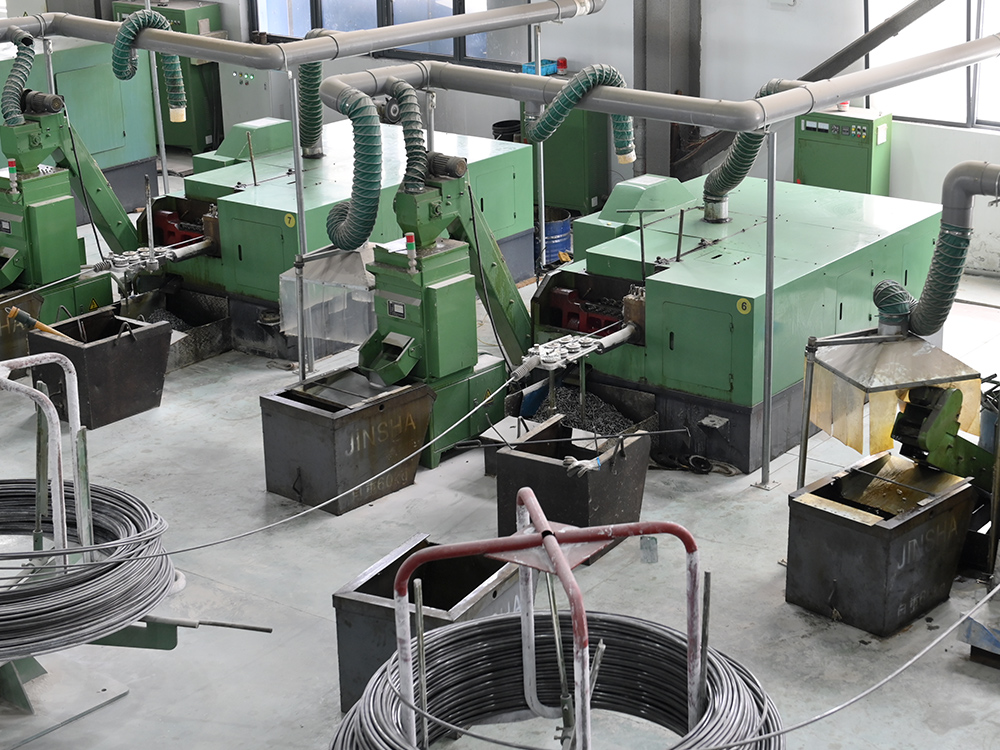 COLD-FORGING MACHINE