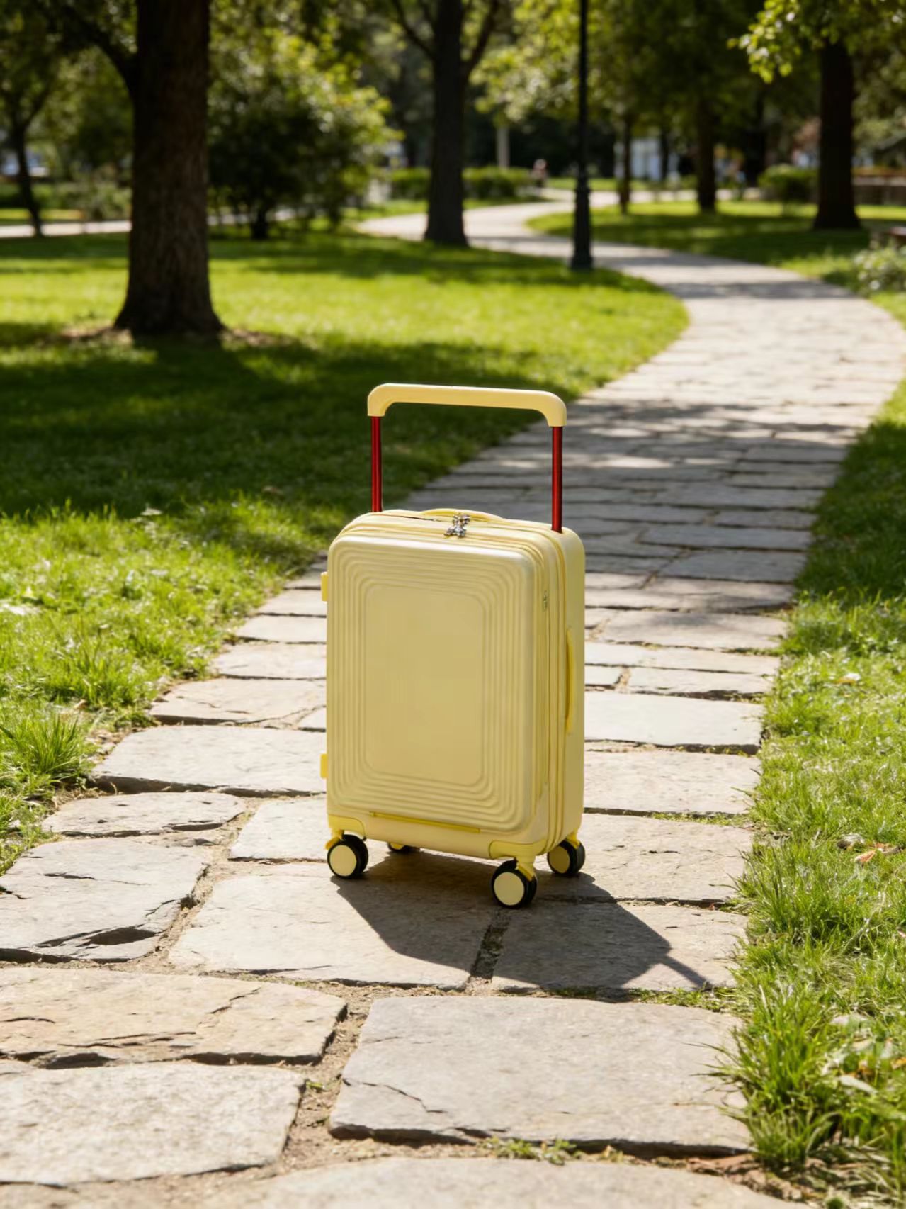 วิธีการแพ็คกระเป๋าเดินทางอย่างมืออาชีพสำหรับการขนส่งและจัดเก็บ