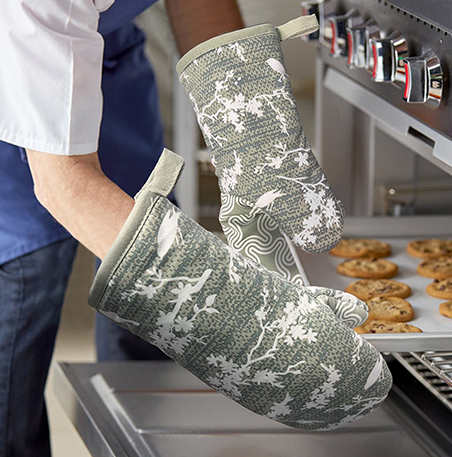 Premium Kitchen Aprons Designed for Global Brands & Hospitality Chains