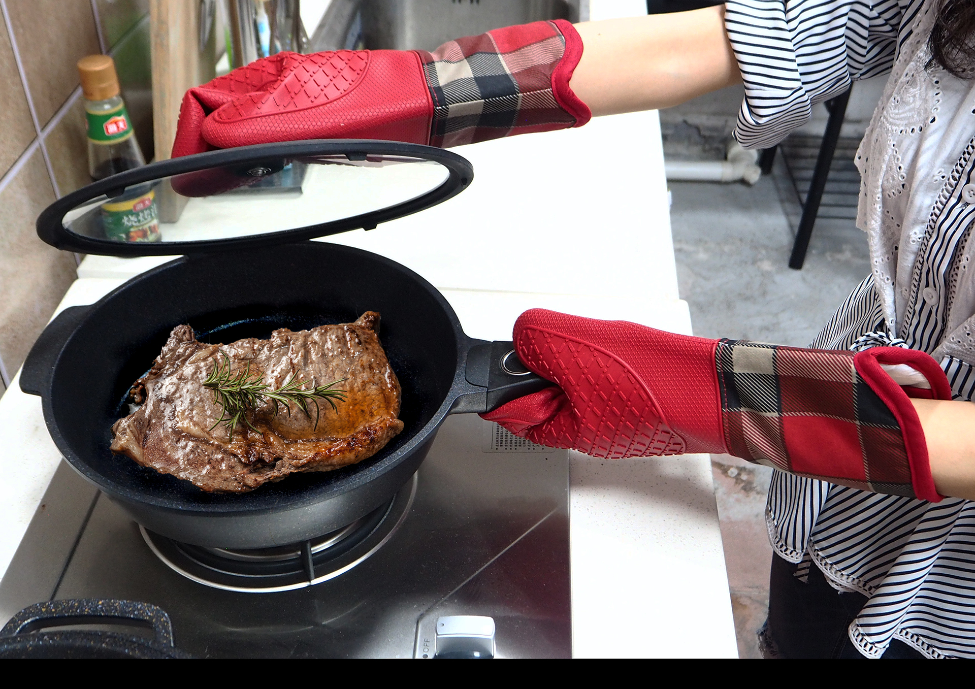 Kitchen Silicone Oven Mitts – Red Heat Resistant Gloves with Plaid Cotton Cuff