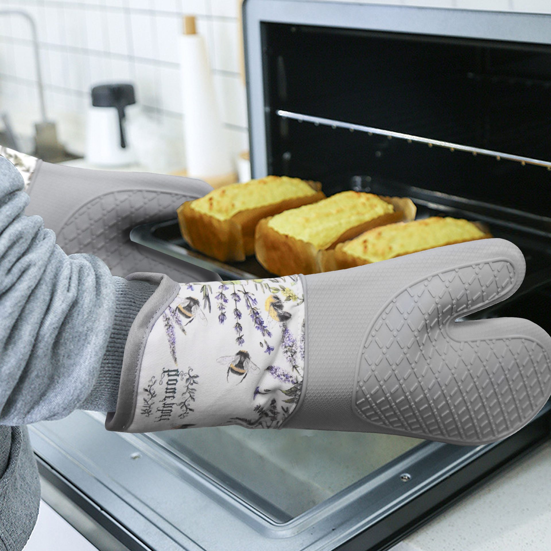 High-Quality Kitchen Silicone Oven Mitts – Lavender Bee Patterned Heat Resistant Gloves