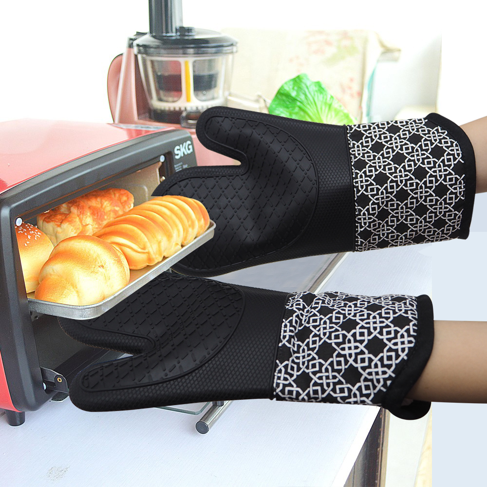 Kitchen Silicone Oven Mitts – Black Heat Resistant Gloves with Geometric Pattern Cotton Cuff