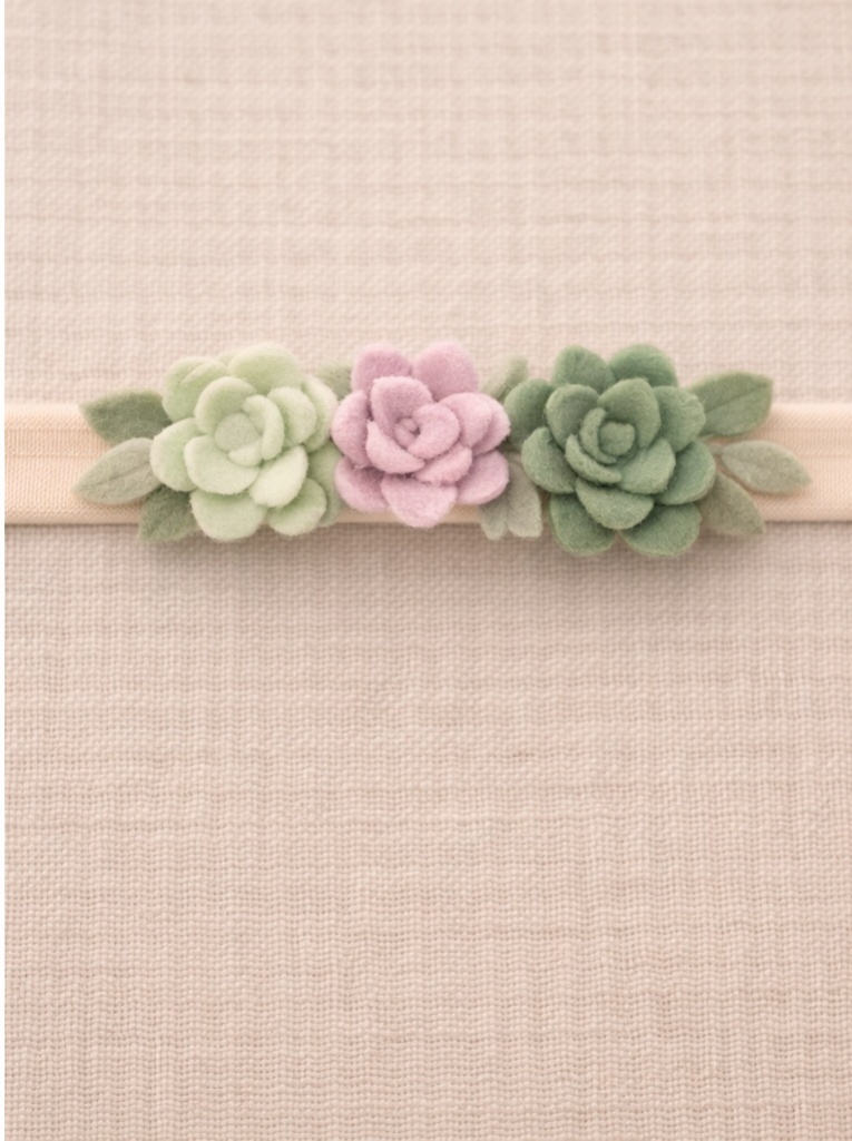 ピンクの花冠ヘアバンド