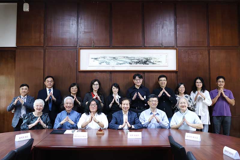 回饋母校並提攜後輩   東大外文系講座教授何萬順成立「何萬順永續基金」