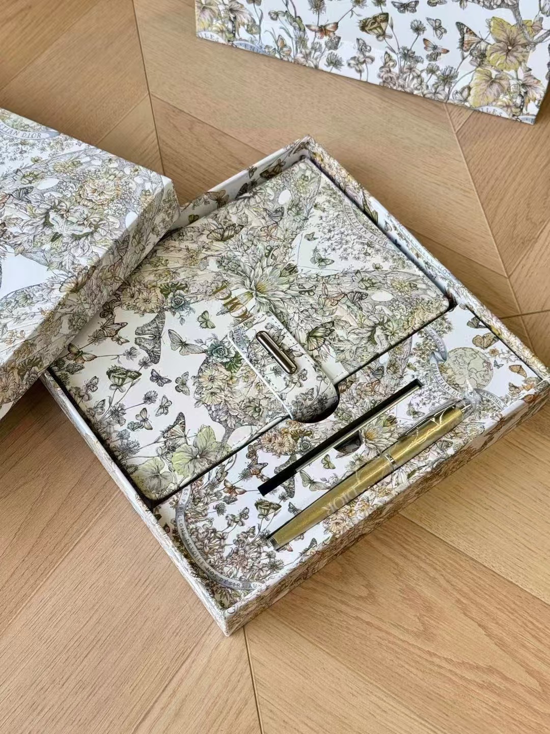 Dior notebook set
