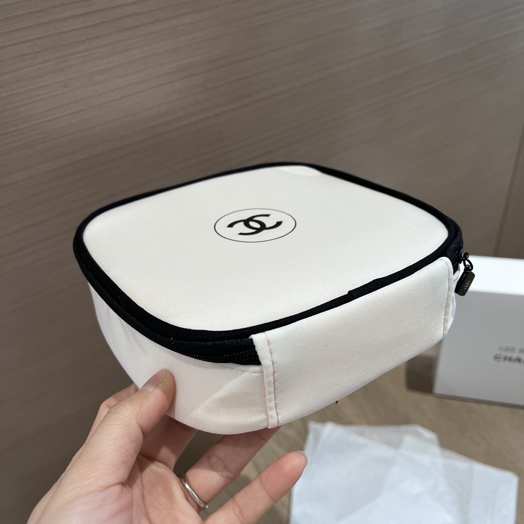 chanel makeup bag