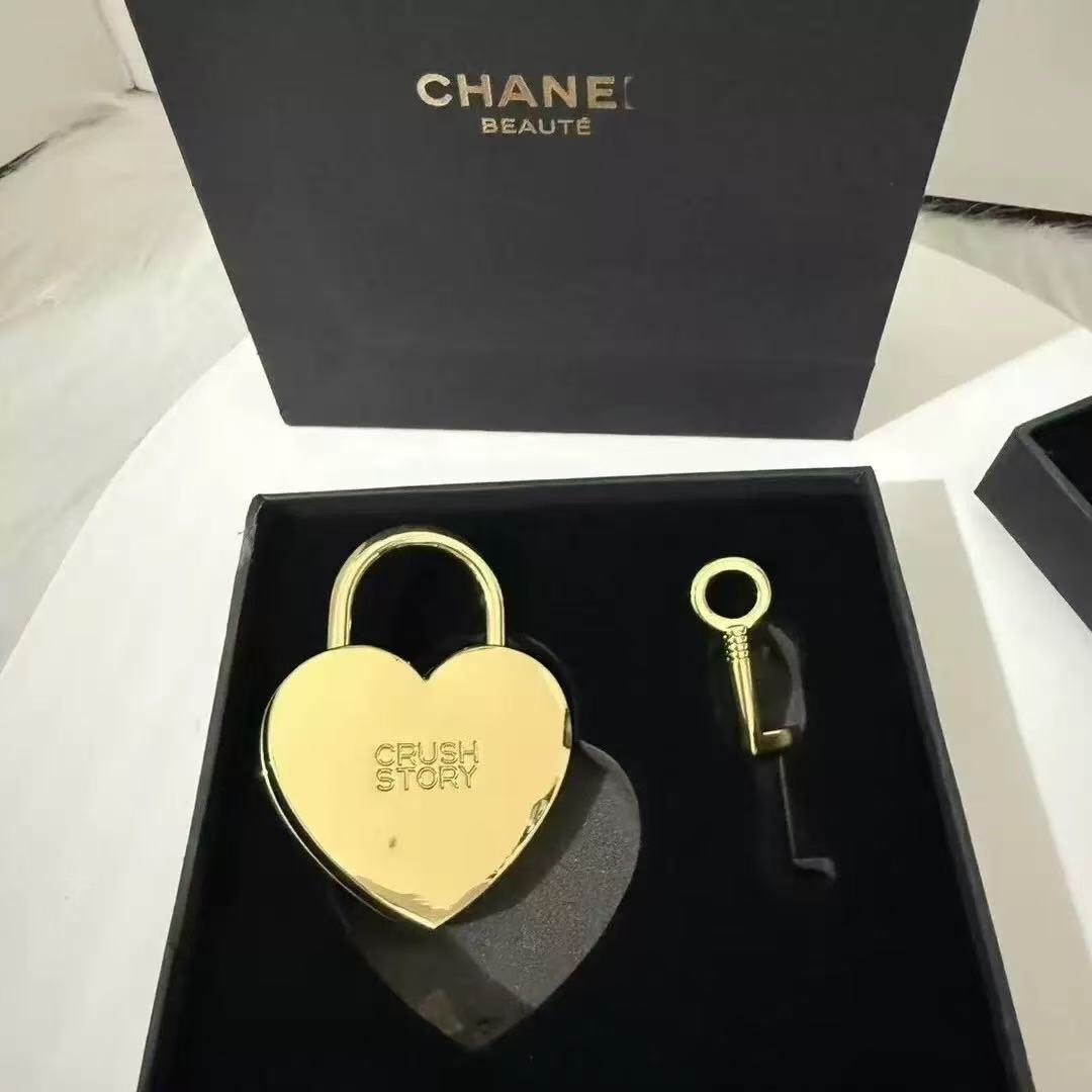 chanel gifts lock