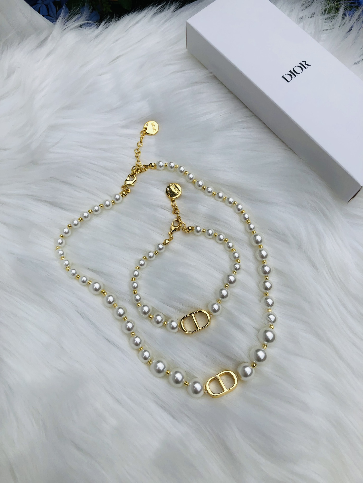 DIOR
