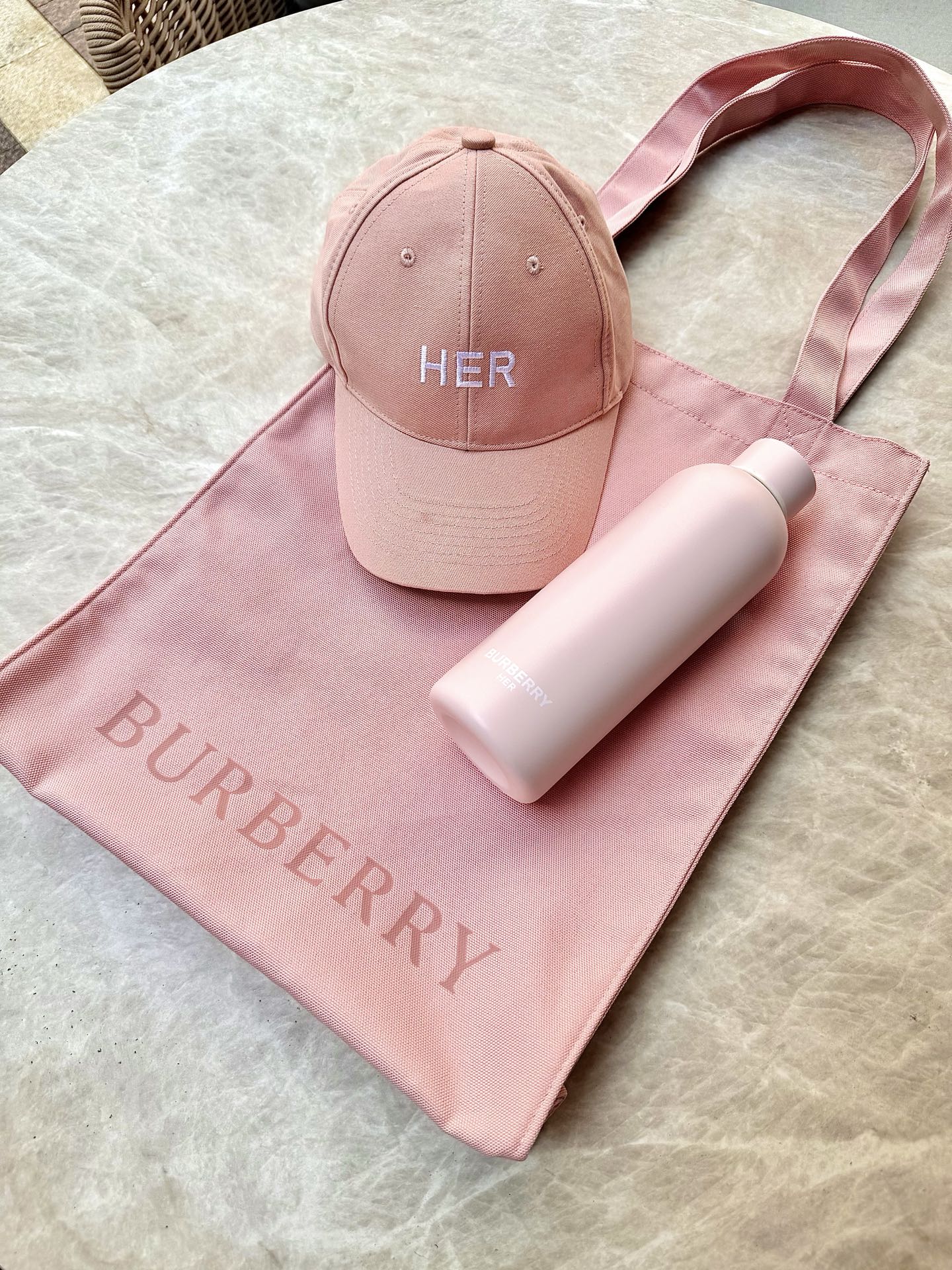 burberry pink set with bottle, tote bag, cat