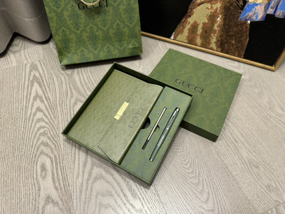 gucci notebook