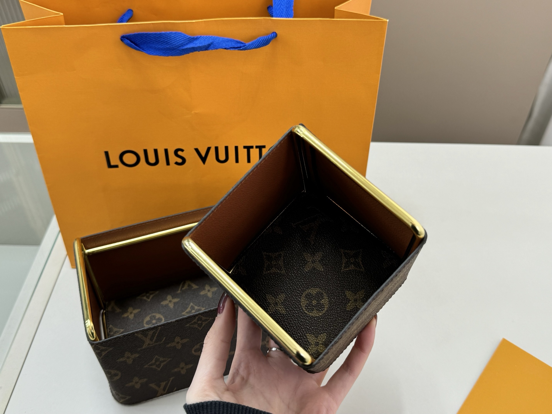 LV