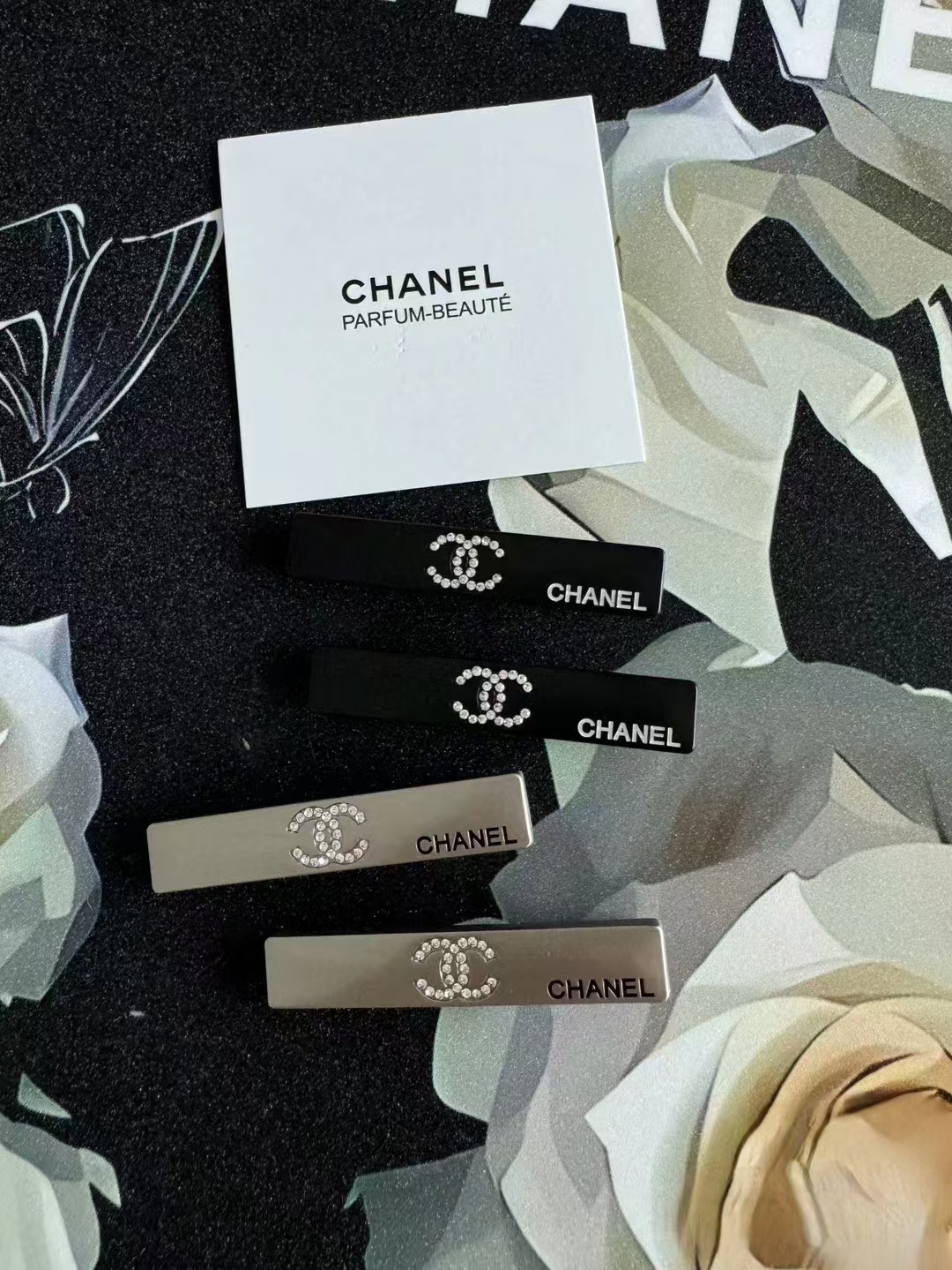 chanel clips two color