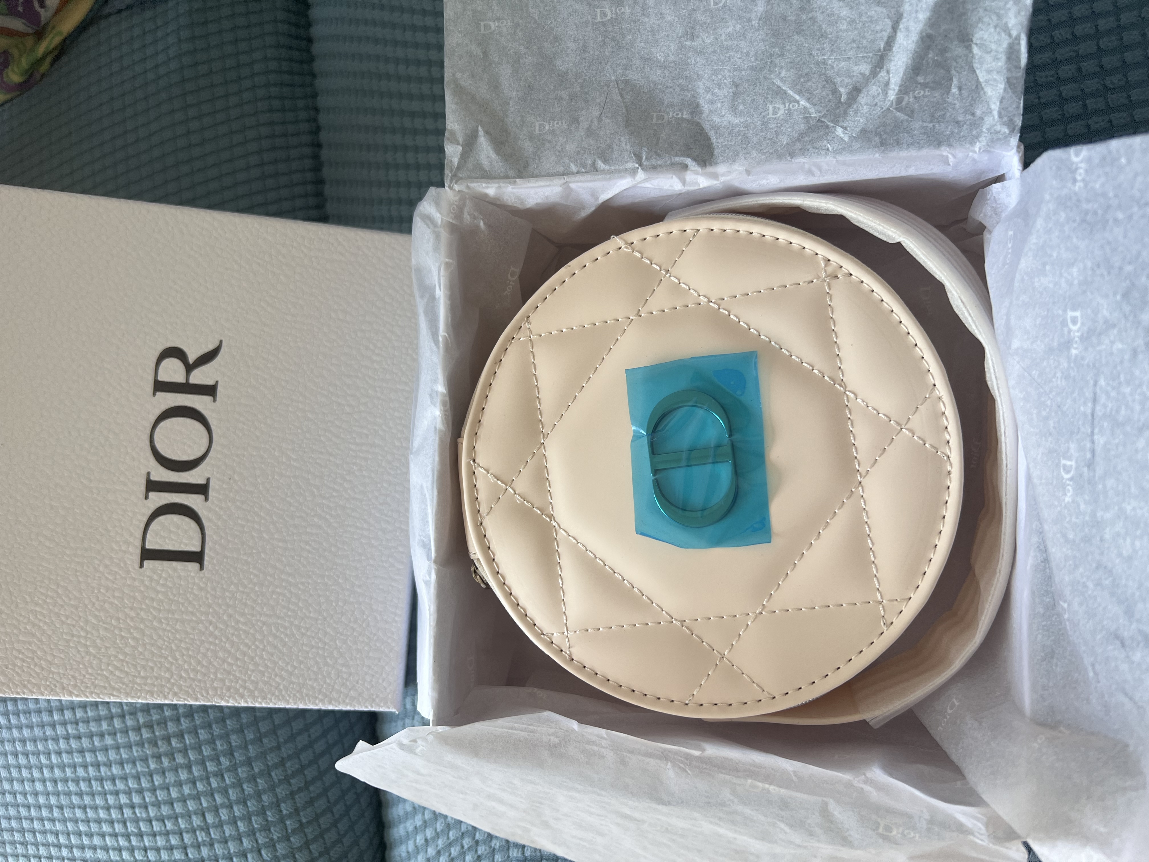 dior makeup bag white/pink color