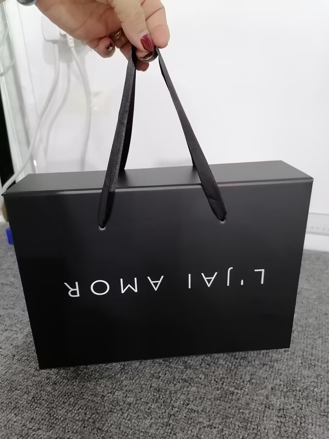 Luxury Custom Perfume Fragrance Bottles Packing Foldable Magnetic Cardboard Closure Flat Rigid Perfume Paper box  with Ribbon Handle