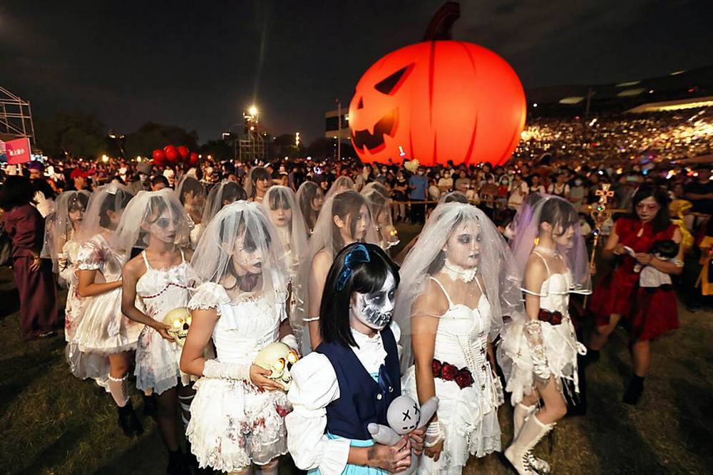 高雄萬聖節　衛武營吸引近7萬人創意裝扮遊行