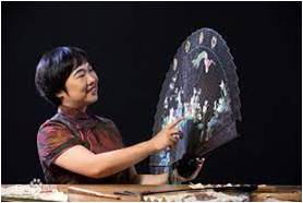 王星記創始于清光緒元年1875年是一家傳統手工制扇企業