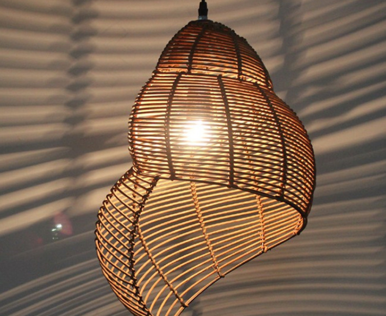 Handmade Rattan Pendant Light – Leaf Shaped Natural Woven Hanging Lamp for Dining Room & Café