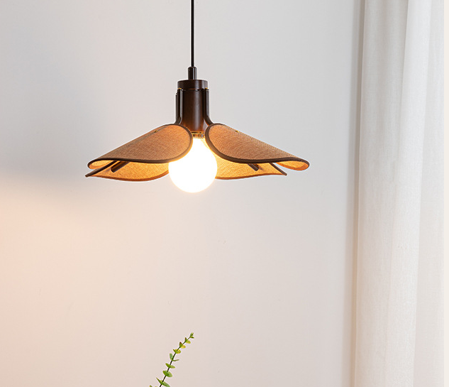 Petal-Shaped Pendant Light – Natural Wood Texture Modern Ceiling Lamp