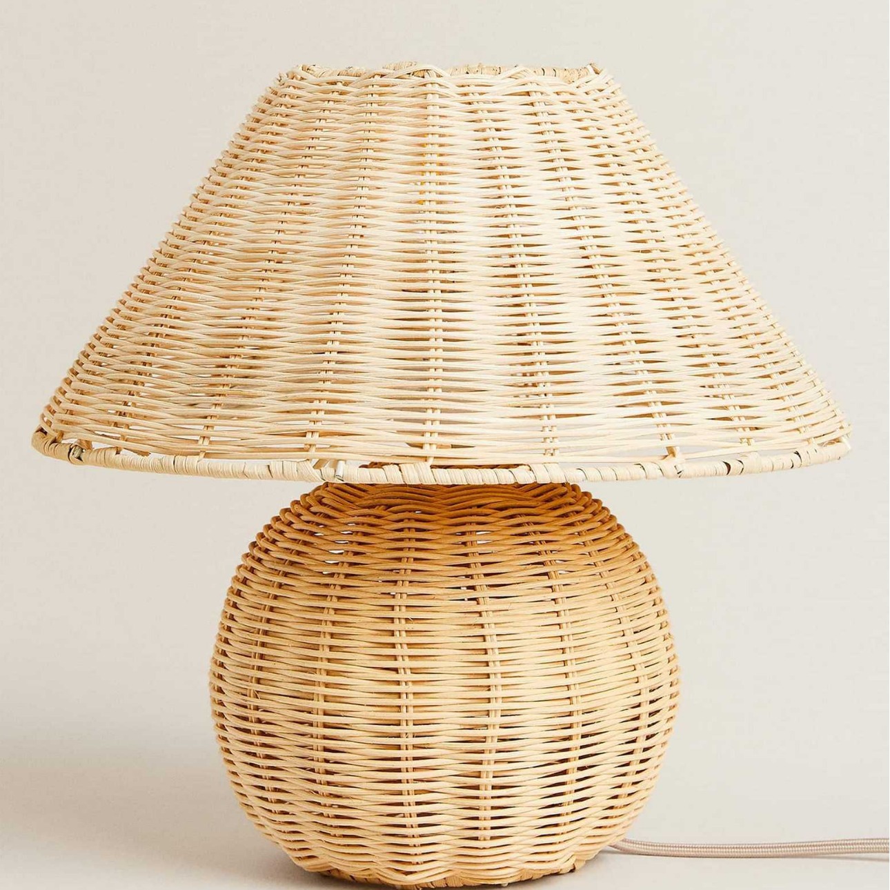 Handcrafted Rattan Table Lamp – Boho Style Natural Woven Bedside Light