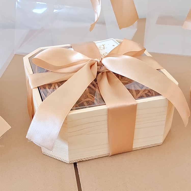 Acrylic box with wood base for candy packaging
