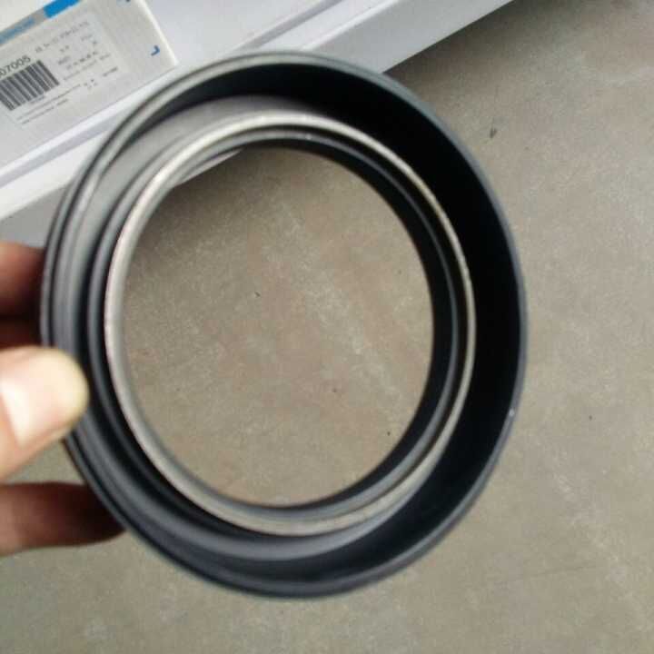 1507007 Plus XL Wheel / Hub Seal 88.9×122.987×22.936 mm (NBR)