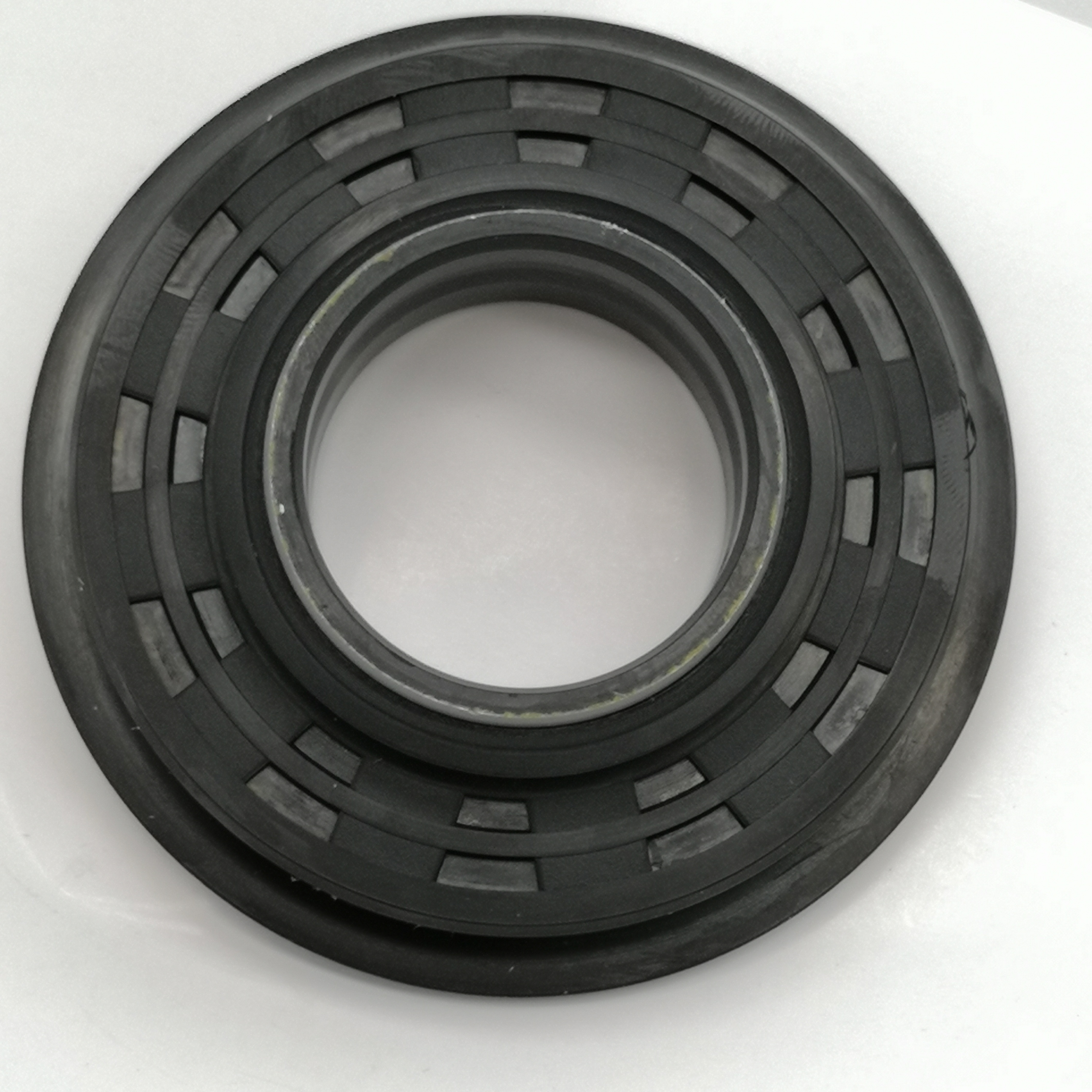 COMBI Radial Shaft Seal Advantages in Hydraulic Application for Modular Hydraulic Systems