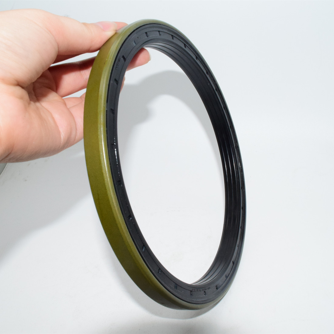 COMBI Radial Shaft Seal Advantages in Hydraulic Application – Long-Term Durability