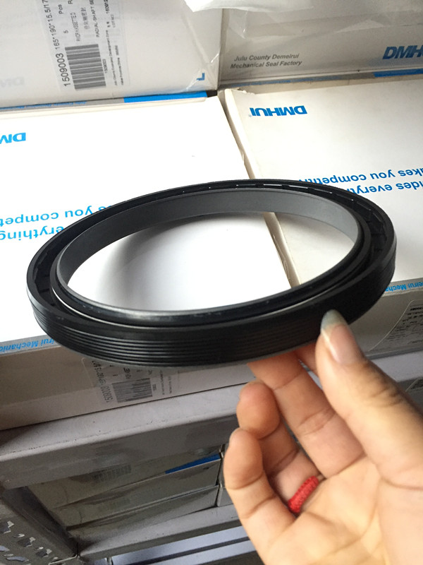 COMBI Radial Shaft Seal for Agricultural Couplers