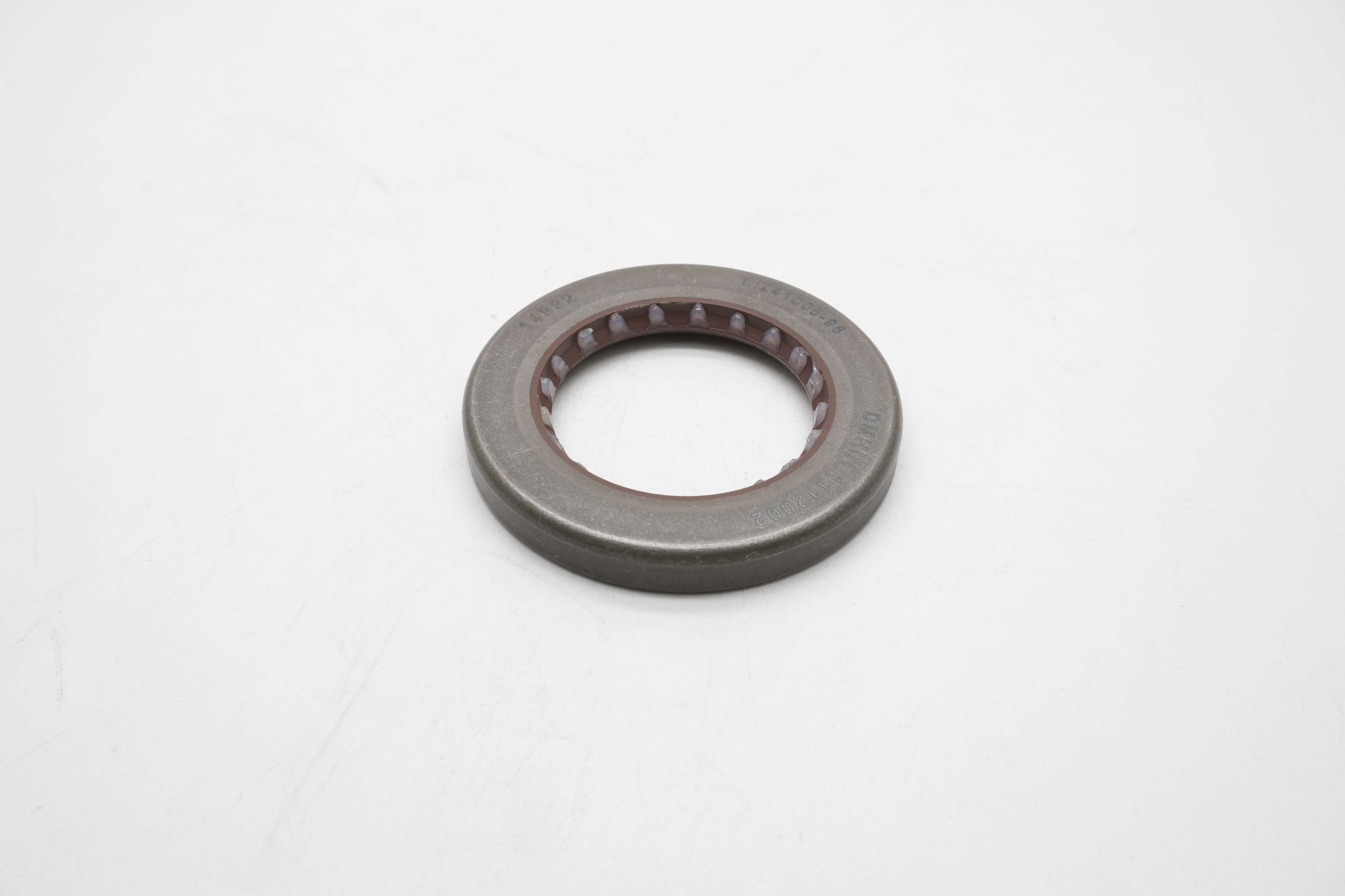 Durable CR Seals: Metal Face & Hydraulic Seals for Rotary Shafts in Harsh Environments