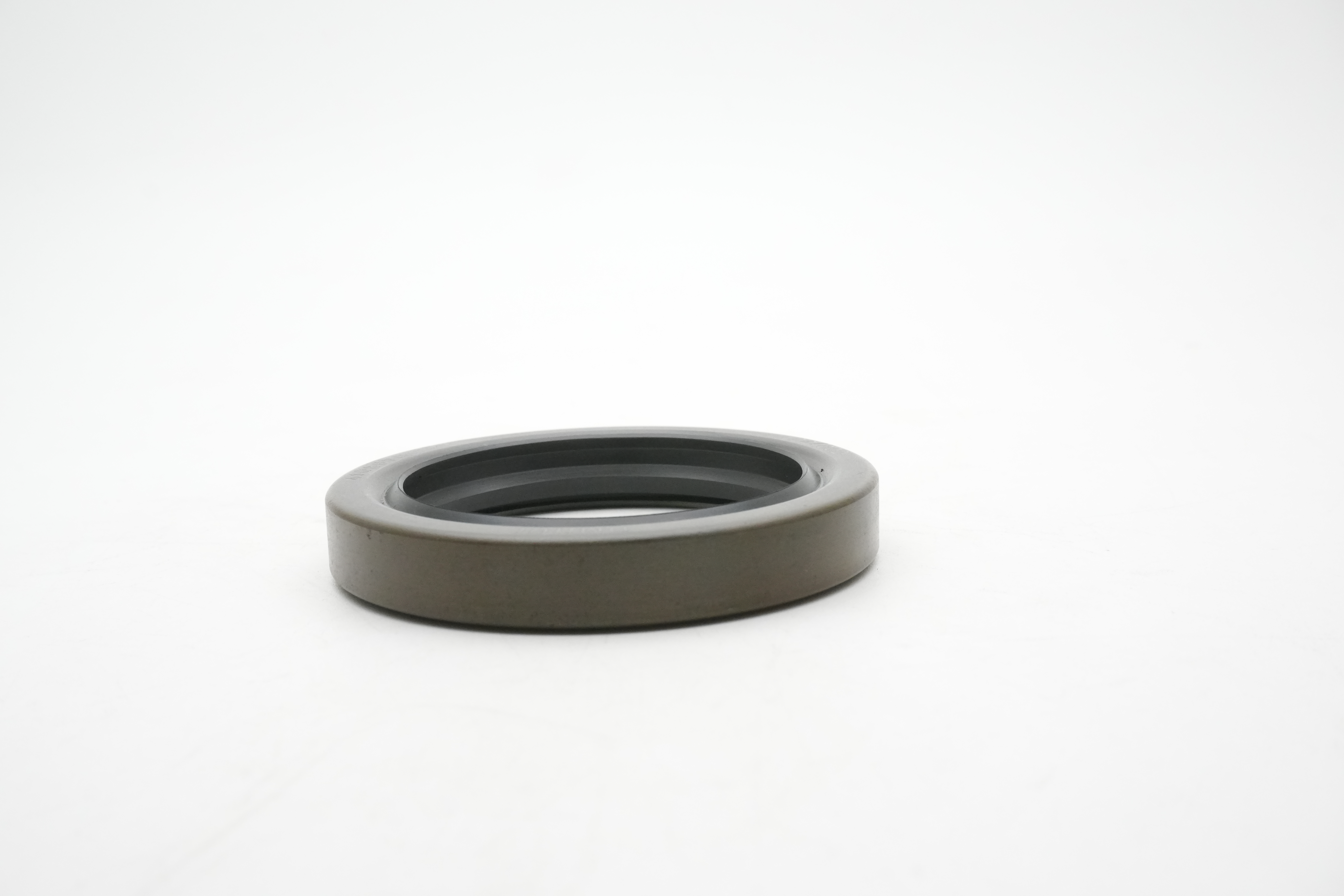 CR Seals for Heavy Machinery | Rotary Shaft Seals with Hydraulic and Metal Face Protection
