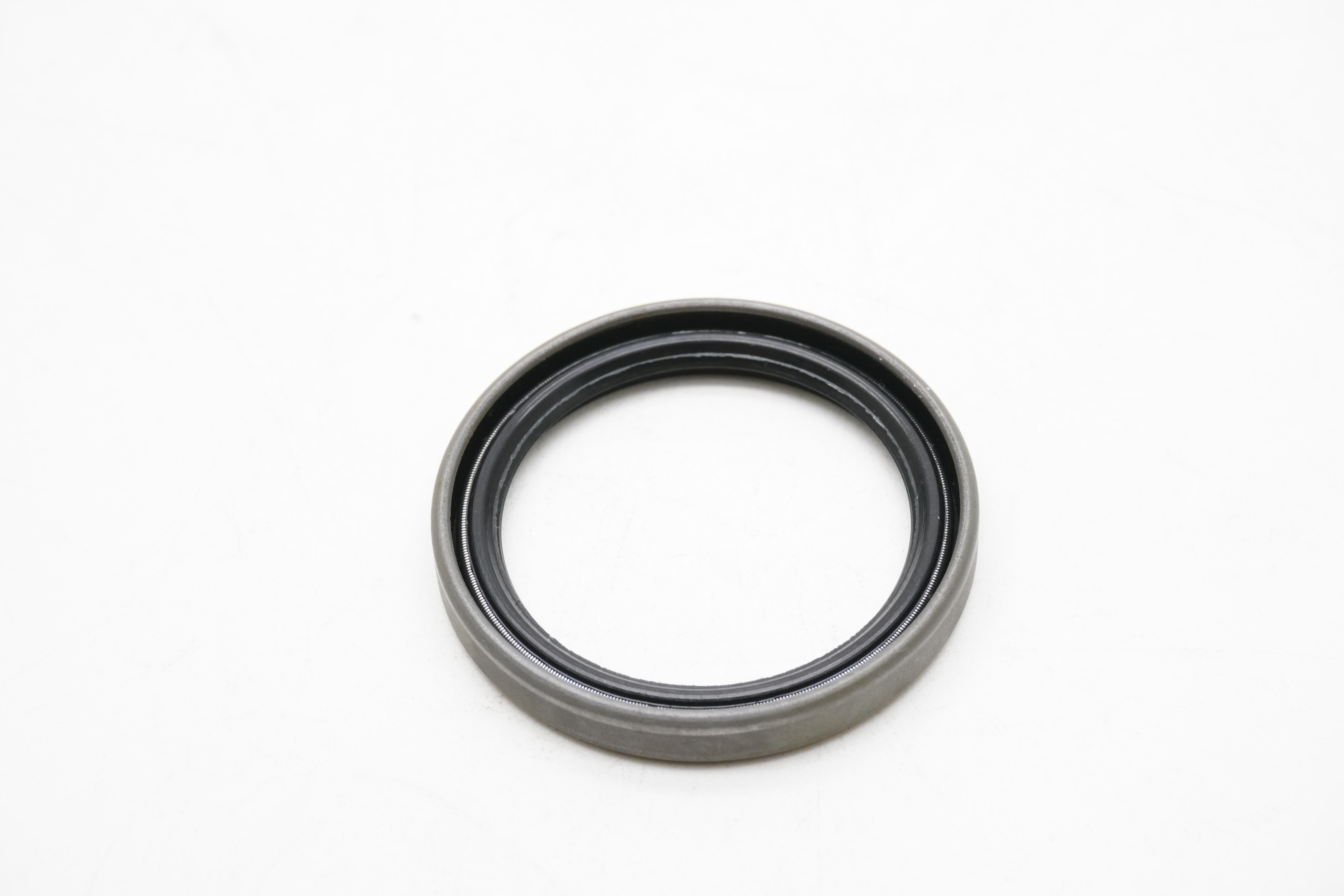 CR Seals: Axial & Hydraulic Seals for Rotary Shafts in Off-Highway Equipment