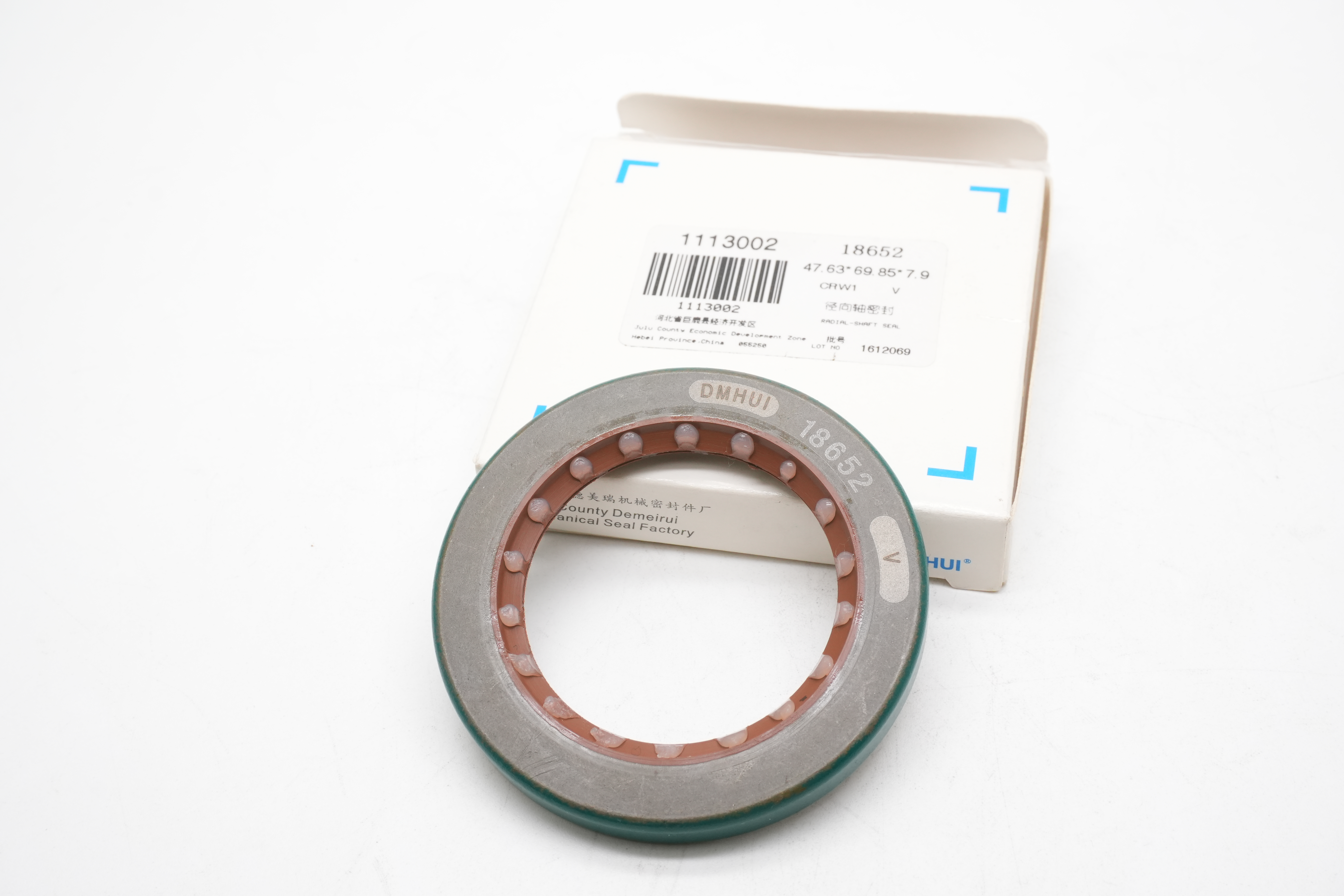 Rotary Shaft Seals for Industrial Equipment | CR Seals with Metal Face and Hydraulic Options