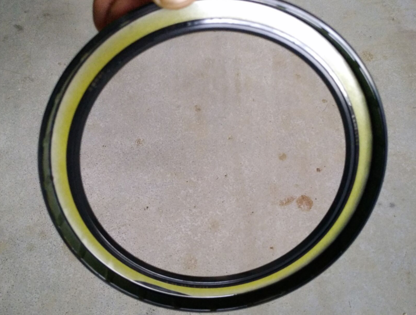 Durable Oil Seals for Farm Equipment Hydraulic Applications