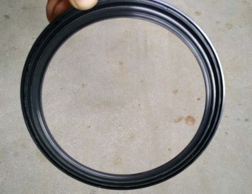 Durable Oil Seals for Farm Equipment Hydraulic Applications